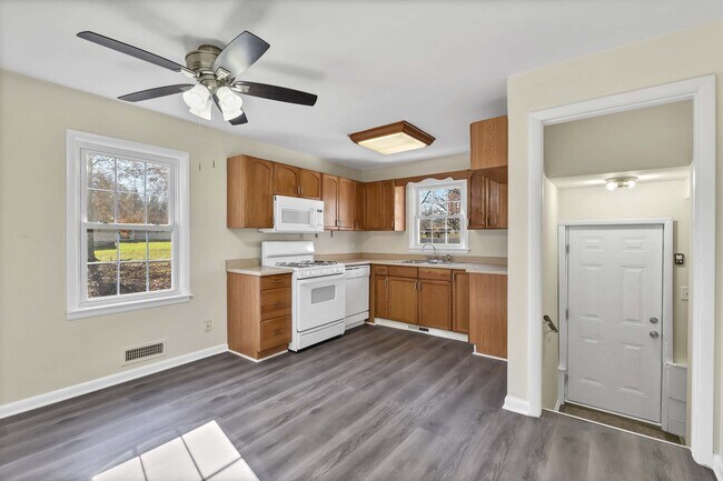 Building Photo - 337 Glendola Ave NW