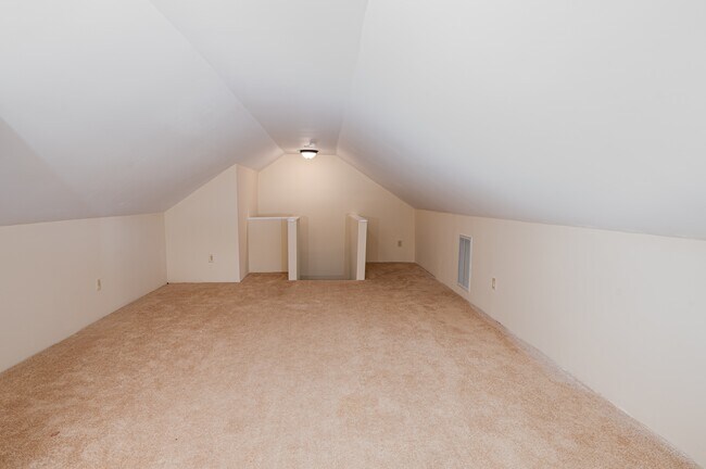 Building Photo - 6118 Gondolier Dr