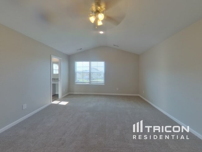 Building Photo - 165 Trailwood Ct