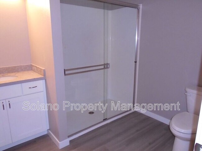 Building Photo - 2401 Broadway St