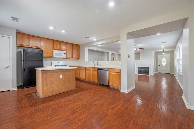 Primary Photo - 15823 Kings Cypress Ln