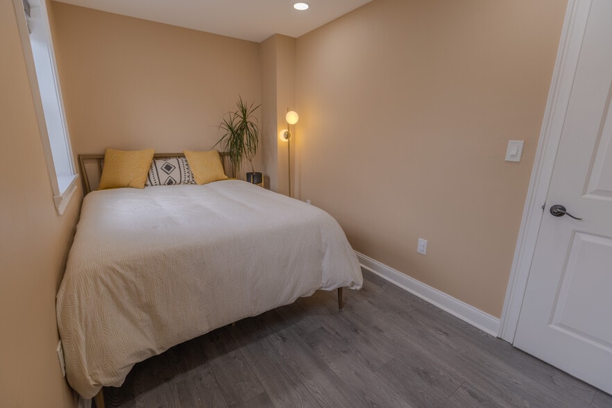 Building Photo - 1828 Hoffman St