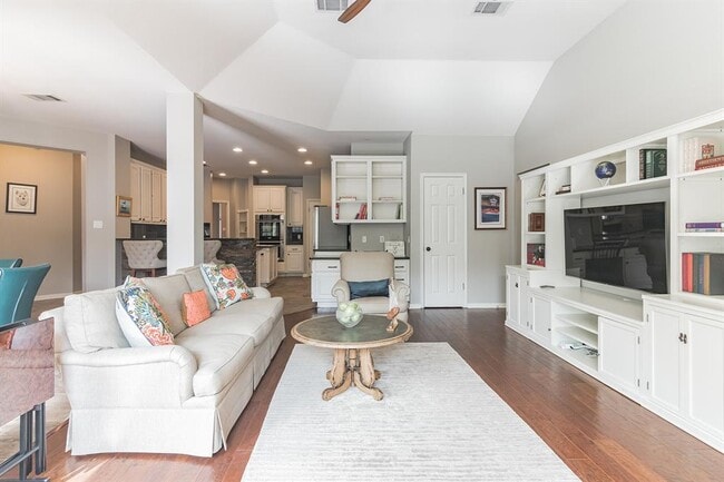 Building Photo - 5221 China Garden Dr