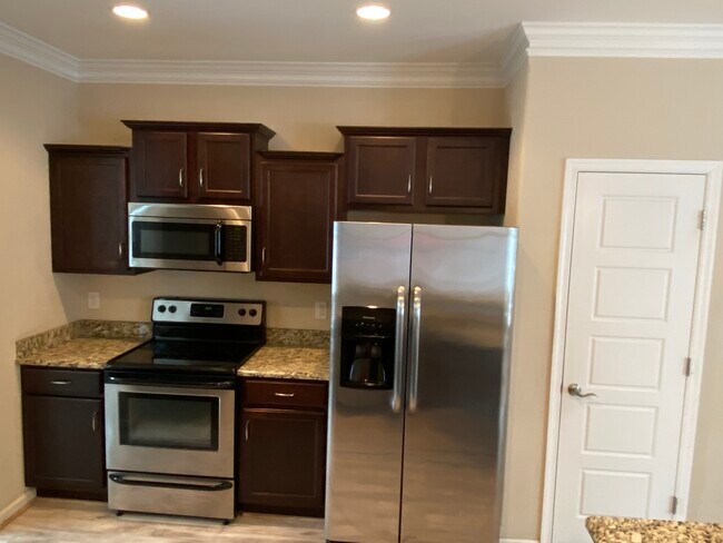 Kitchen - 206 Rowse Dr