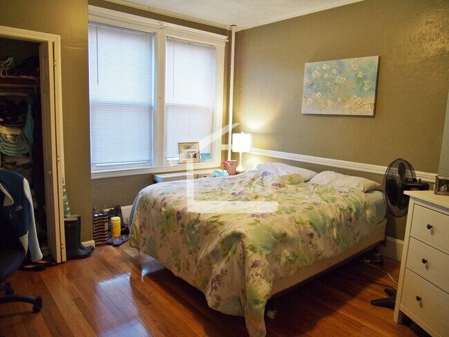 Building Photo - 148 Strathmore Rd