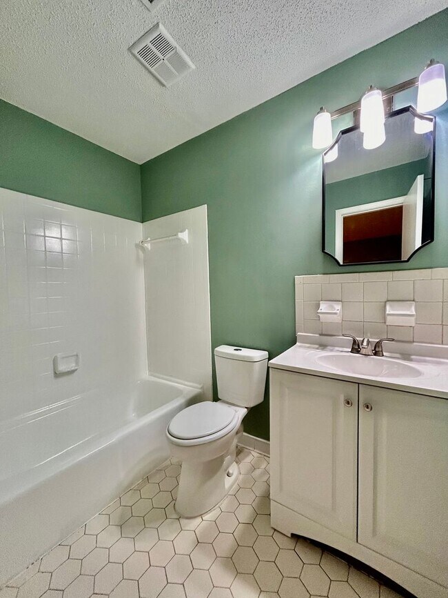 Building Photo - Newly Rehabbed Home in Raleigh - Open To Section 8