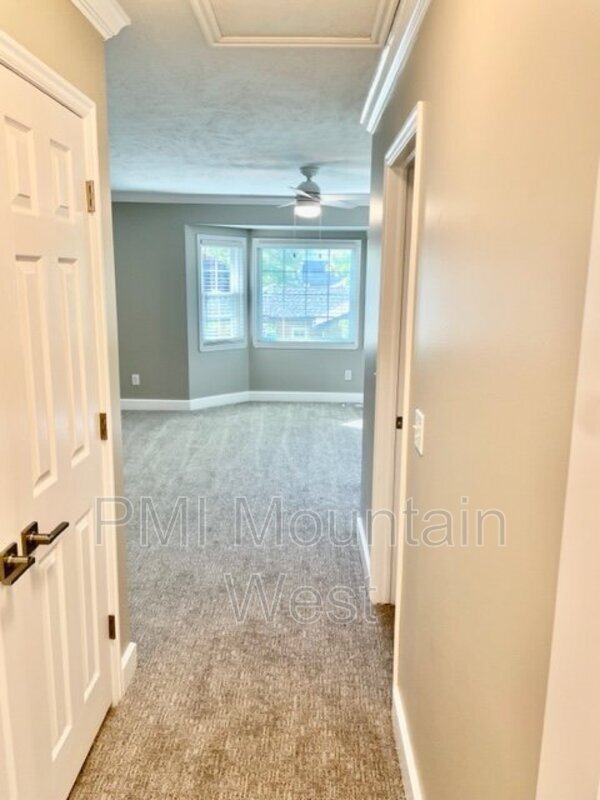 Building Photo - 499 N 200 W