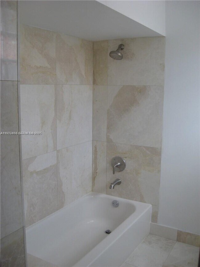 Building Photo - 310 SW 34th Ave