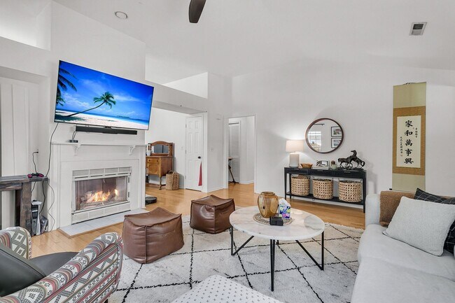 Building Photo - Charming 3 Bedroom, 2 Bath Home off of Longpoint in Mount Pleasant!