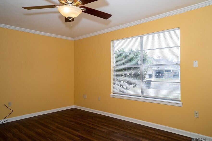Building Photo - 4630 Southpark Dr