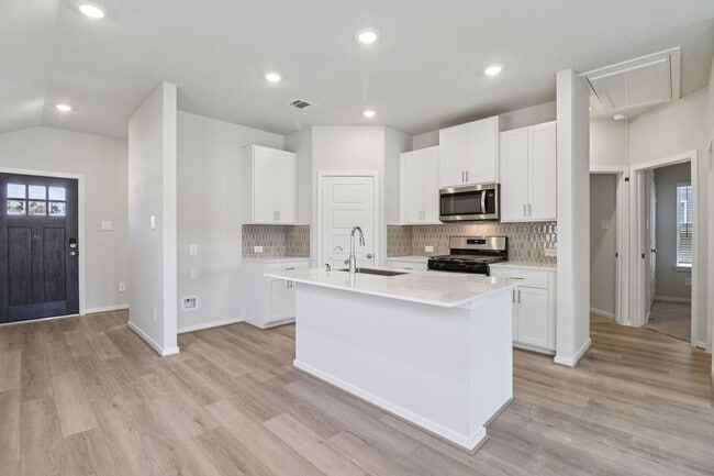 Building Photo - 416 Sunrise Ranch Dr
