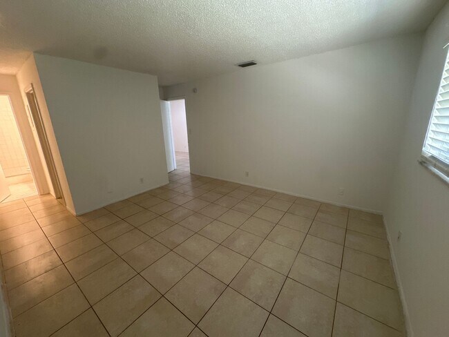 Building Photo - 7827 NW 39th Ct
