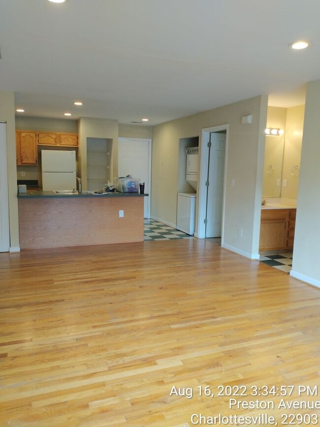 Building Photo - 1100 Preston Ave