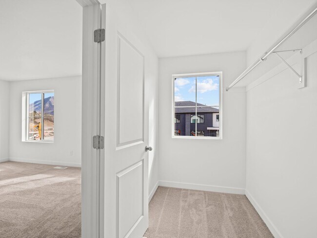 Building Photo - Beautiful 3-bedroom, 2.5-bath townhome