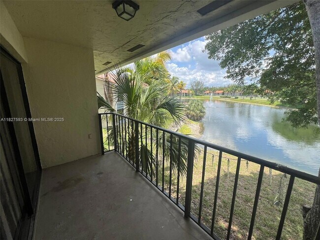 Building Photo - 1543 Lake Crystal Dr