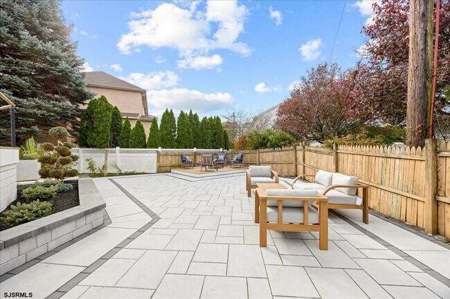 Building Photo - 31 Seaside Ct