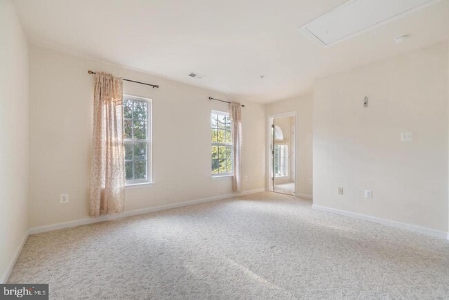 Building Photo - 15303 Glastonbury Way