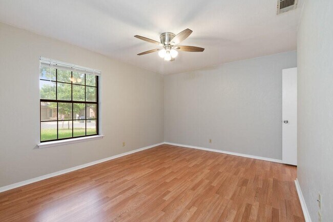 Building Photo - 10211 Missel Thrush Dr