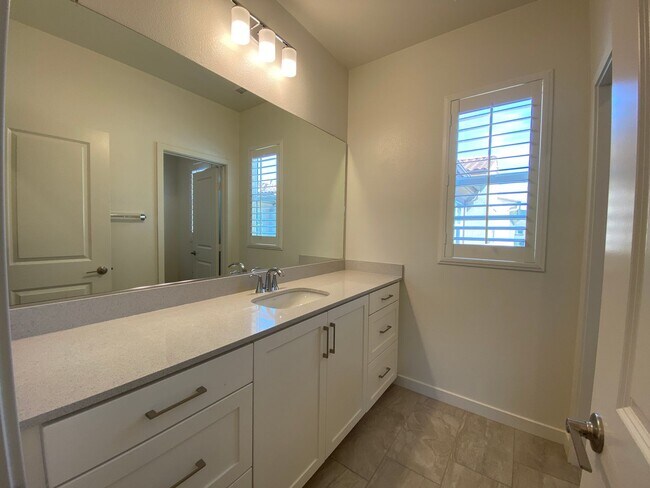 Building Photo - 3 bedroom 2.5 home with Canyon view in San Marcos!