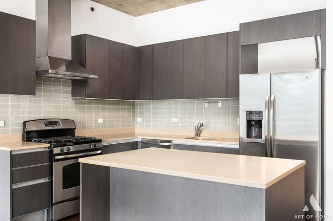 Building Photo - 600 N Fairbanks Ct