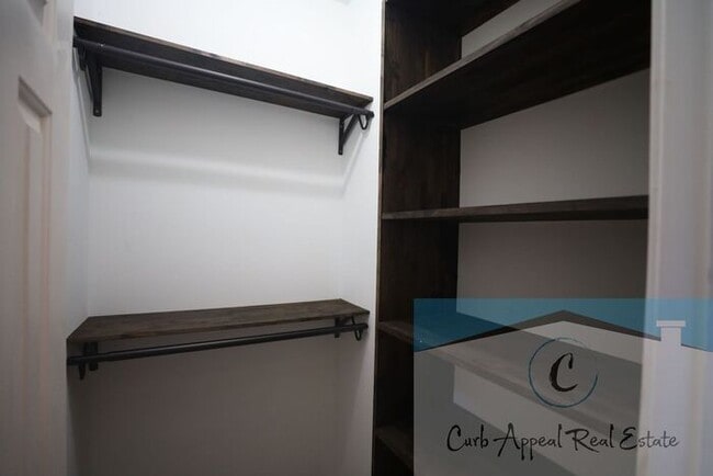 Building Photo - 4 bedroom 2 bath recently built home (Nett...