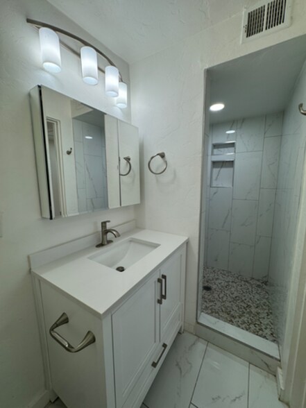 Building Photo - 1803 E Miles St