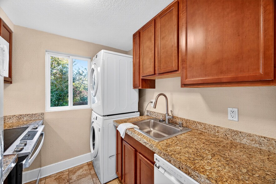 Kitchen (Washer/Dryer included) - 3053 14th Ave W