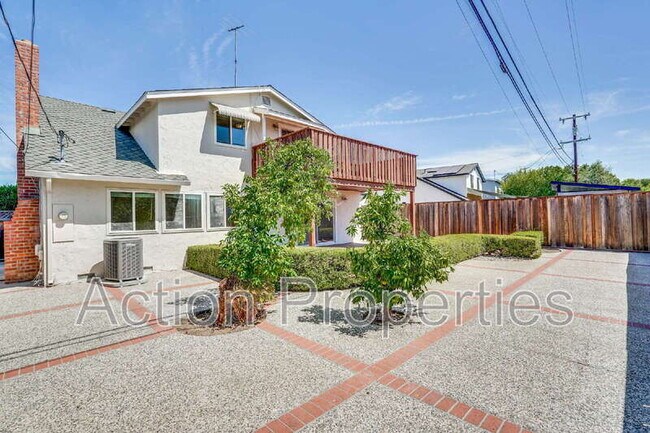 Building Photo - 3806 Century Dr
