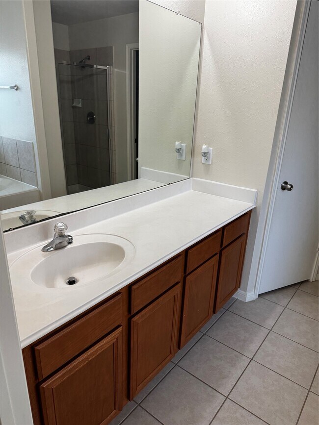 Building Photo - 9311 Camelia Crest Ln