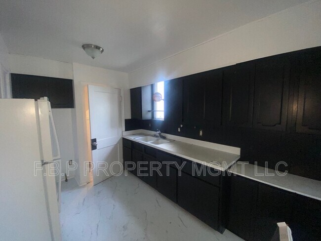Building Photo - 14847 Cheyenne St