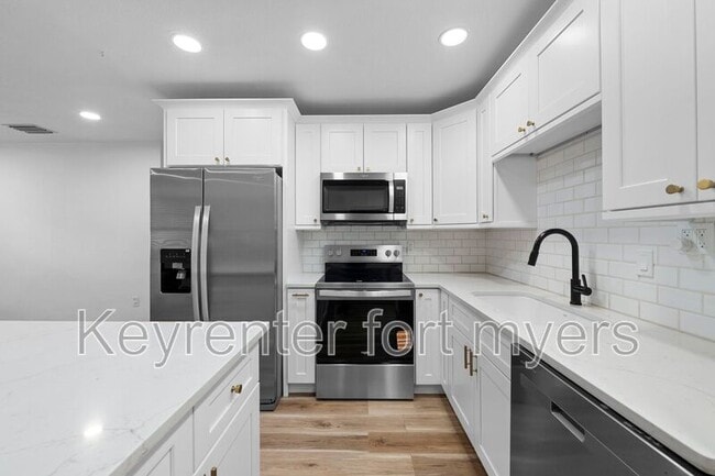 Building Photo - 236 Delray Ave