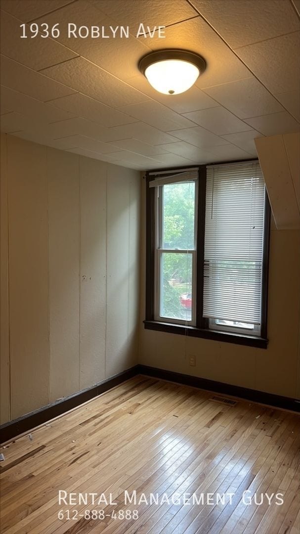 Building Photo - 1936 Roblyn Ave