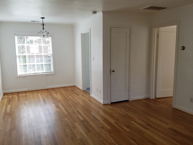 Interior Photo - Broadmoor Manor