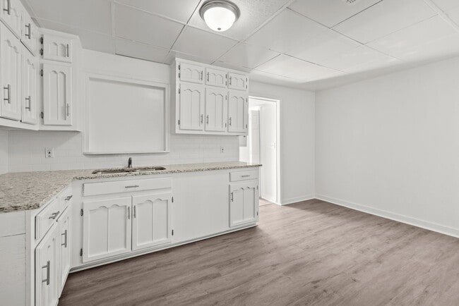 Building Photo - Newly Renovated 3 Bedroom 2 Bath Home Available Now! MOVE-IN SPECIAL: Get your FIRST MONTH'S rent...