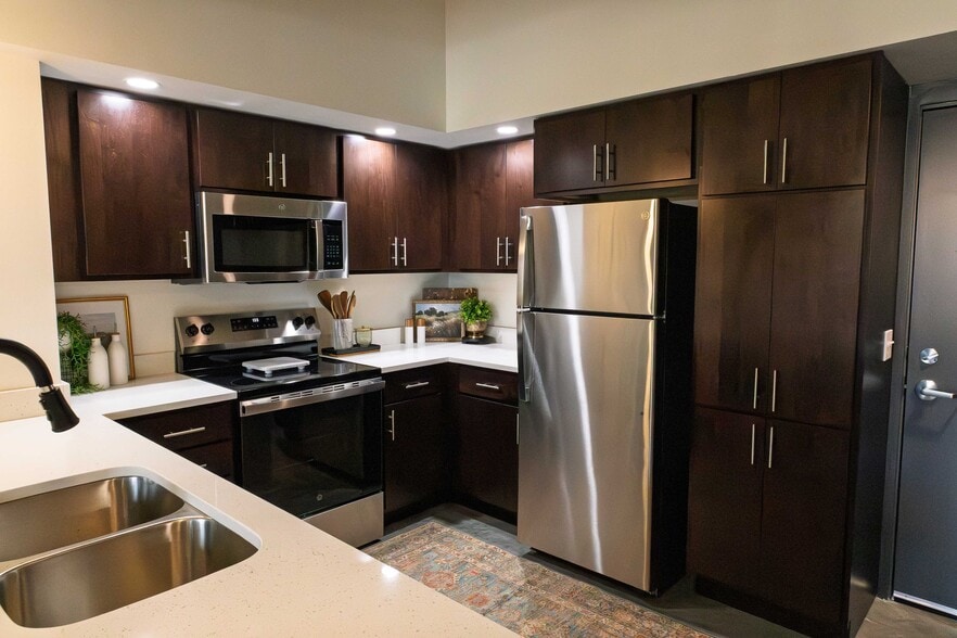 1BR, 1BA - 650SF - The 503