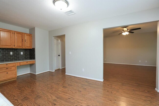Building Photo - 17318 Shadow Valley Dr
