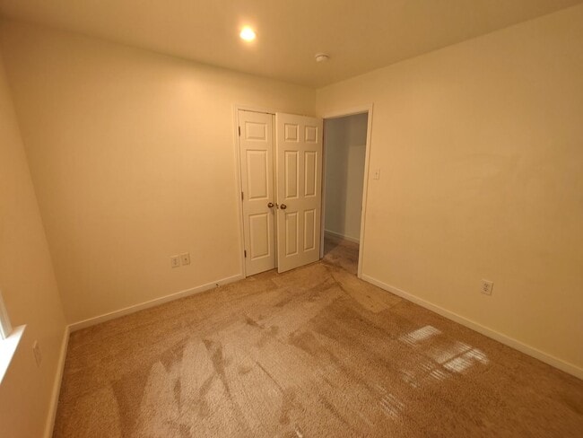 Building Photo - 5 Bedroom home in Henrico