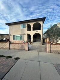 Building Photo - 1028w