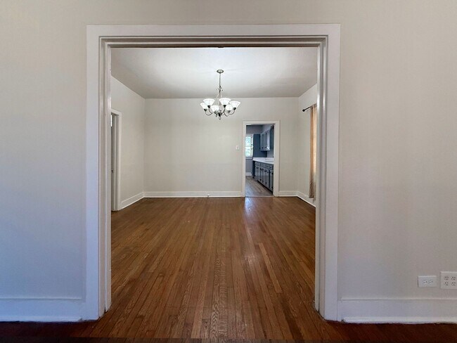 Building Photo - 942 Bailey Ave