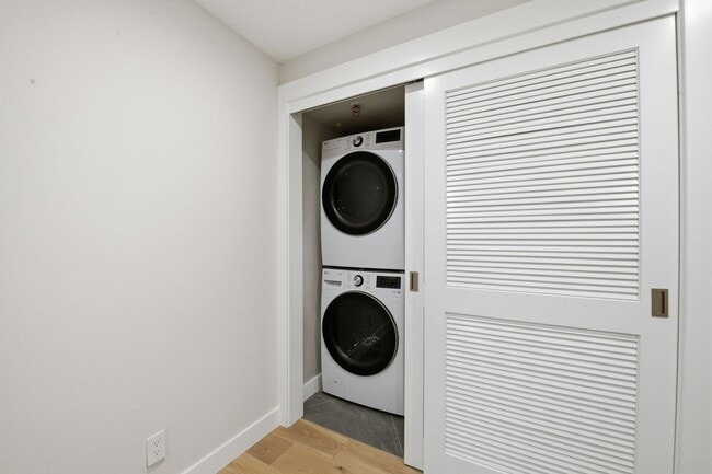 Building Photo - 446 Kirkham St