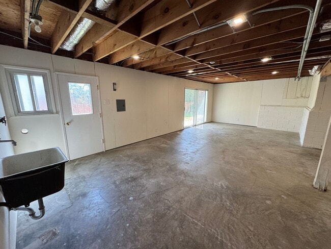 Building Photo - Open House Sunday 4/19 11 am - 12 pm:  Beautifully Updated Corner-Lot Home in Millbrae – Spacious...