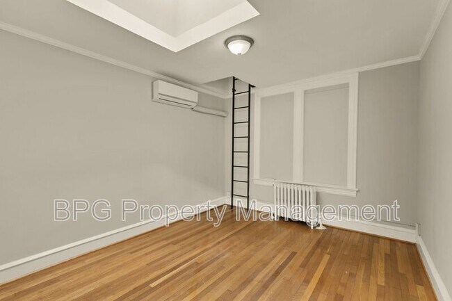 Building Photo - 1710 37th St NW