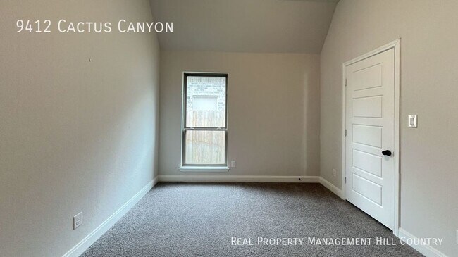 Building Photo - Spacious 4 bedroom with open layout!
