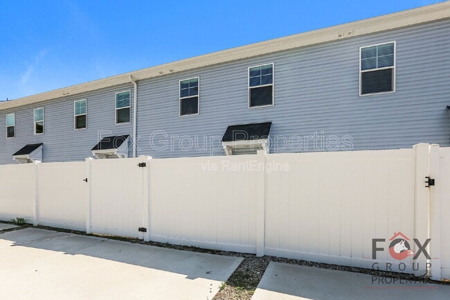 Building Photo - 108 Dogwood Village Trl