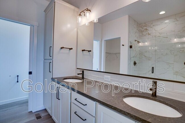 Building Photo - 7768 N Girard Cir