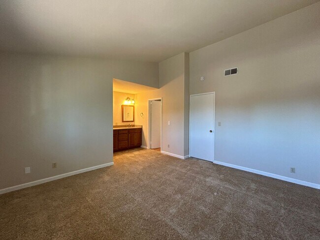 Building Photo - Beautiful Two-Story Home in Village Oaks, ...