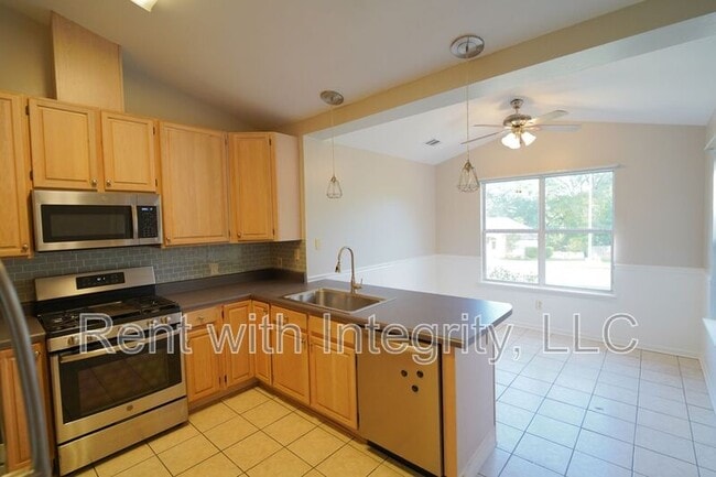 Building Photo - 1908 Wagon Wheel Cir E