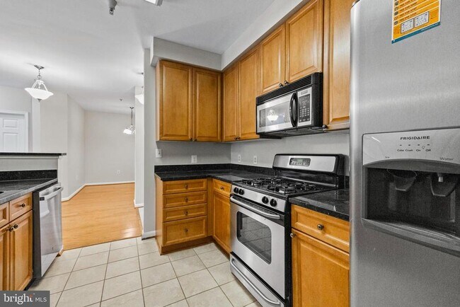 Building Photo - 801 S Greenbrier St