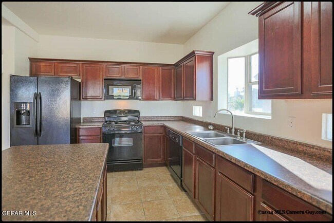 Building Photo - 1345 Fito Hernandez St