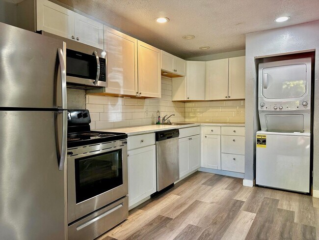Primary Photo - 1st Avenue Apartments, Tacoma